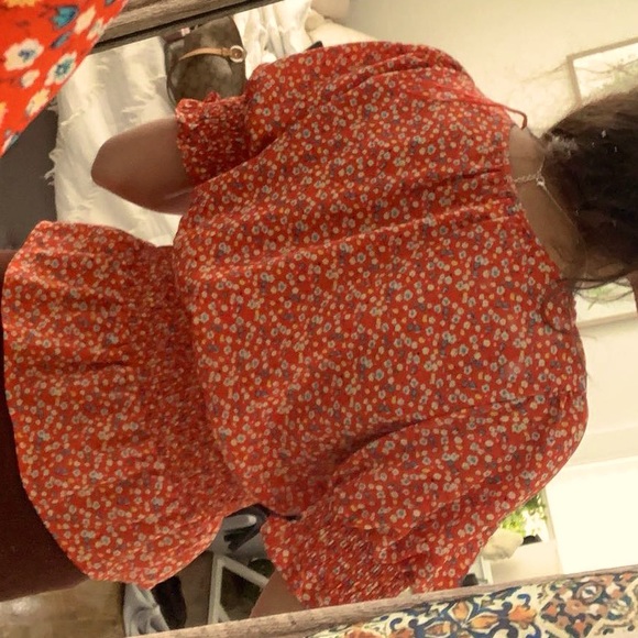 Red floral top - Picture 3 of 6